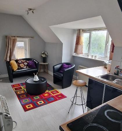 Cosy 2 Bedroom Flat - Sleeps 6 People - Close To Lewisham Dlr/Train Station London Eksteriør bilde