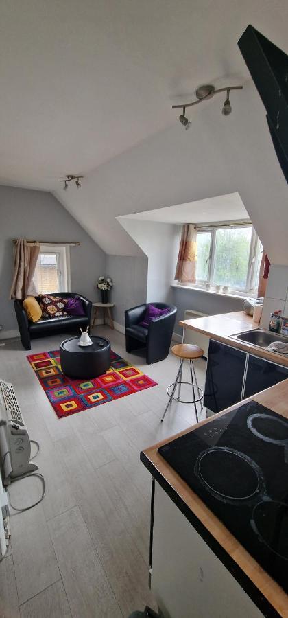 Cosy 2 Bedroom Flat - Sleeps 6 People - Close To Lewisham Dlr/Train Station London Eksteriør bilde
