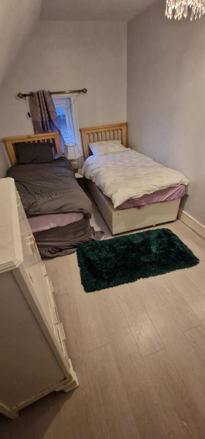 Cosy 2 Bedroom Flat - Sleeps 6 People - Close To Lewisham Dlr/Train Station London Eksteriør bilde